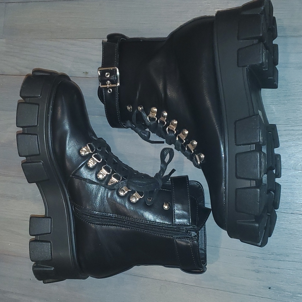 Combat boots 👢 - Picture 2 of 6